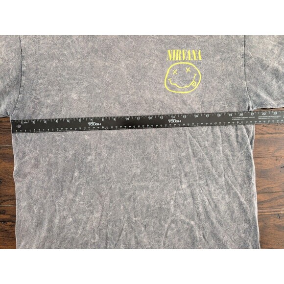 Nirvana T Shirt Large Stonewashed Gray Smile face Repro - Picture 3 of 6